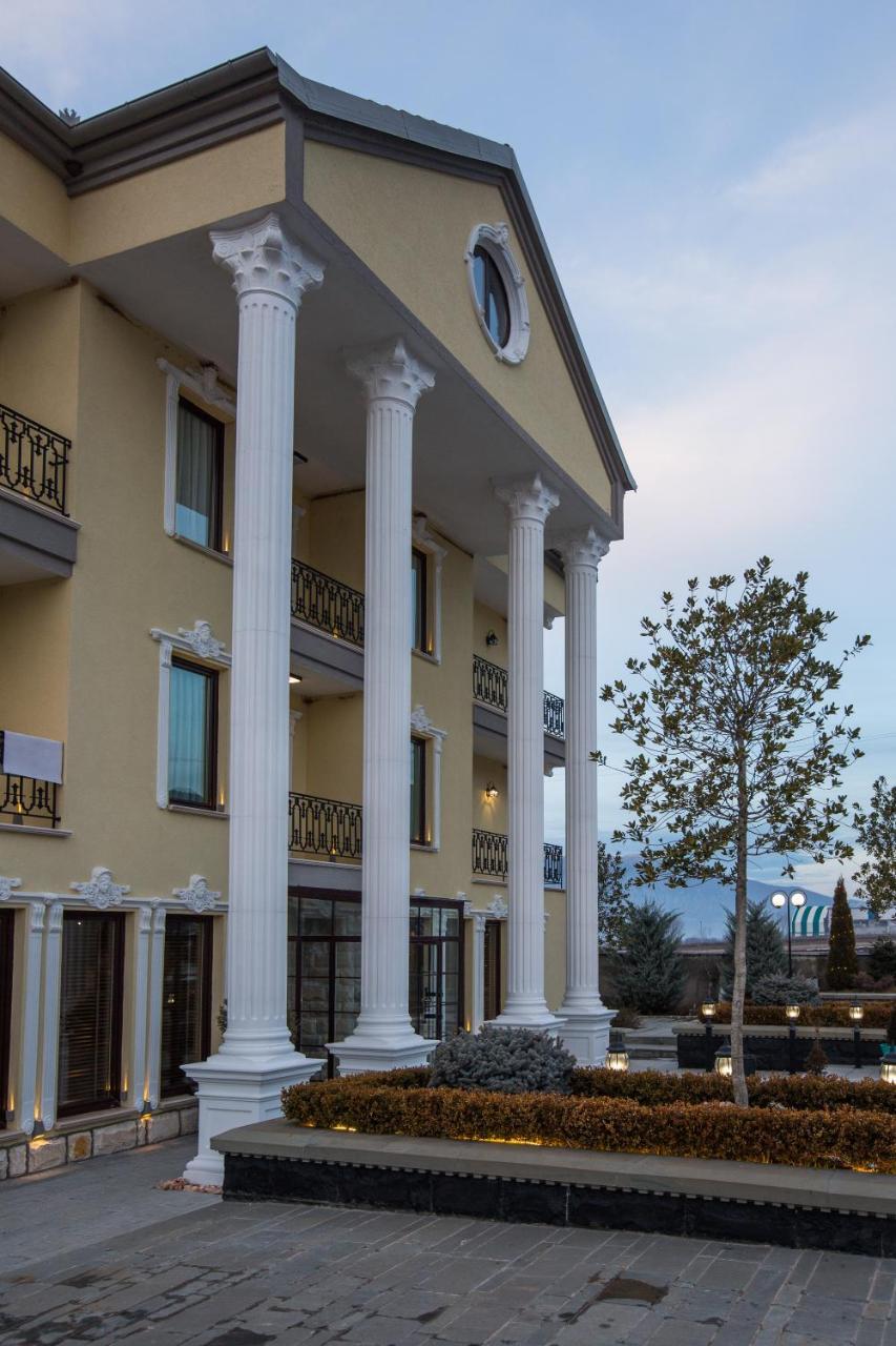 "L'Art De Vivre" Resort Korce Exterior photo